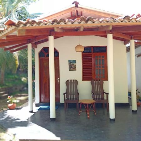 Peacock Garden Bed & Breakfast Tangalle Exterior photo