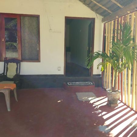 Peacock Garden Bed & Breakfast Tangalle Exterior photo
