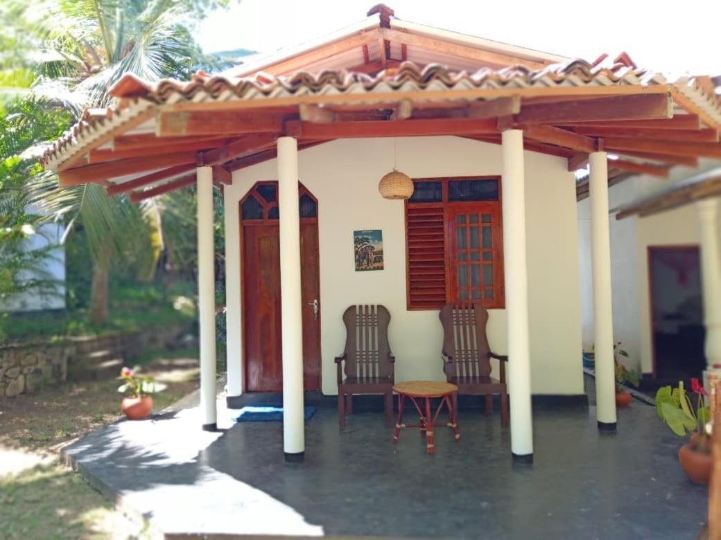Peacock Garden Bed & Breakfast Tangalle Exterior photo