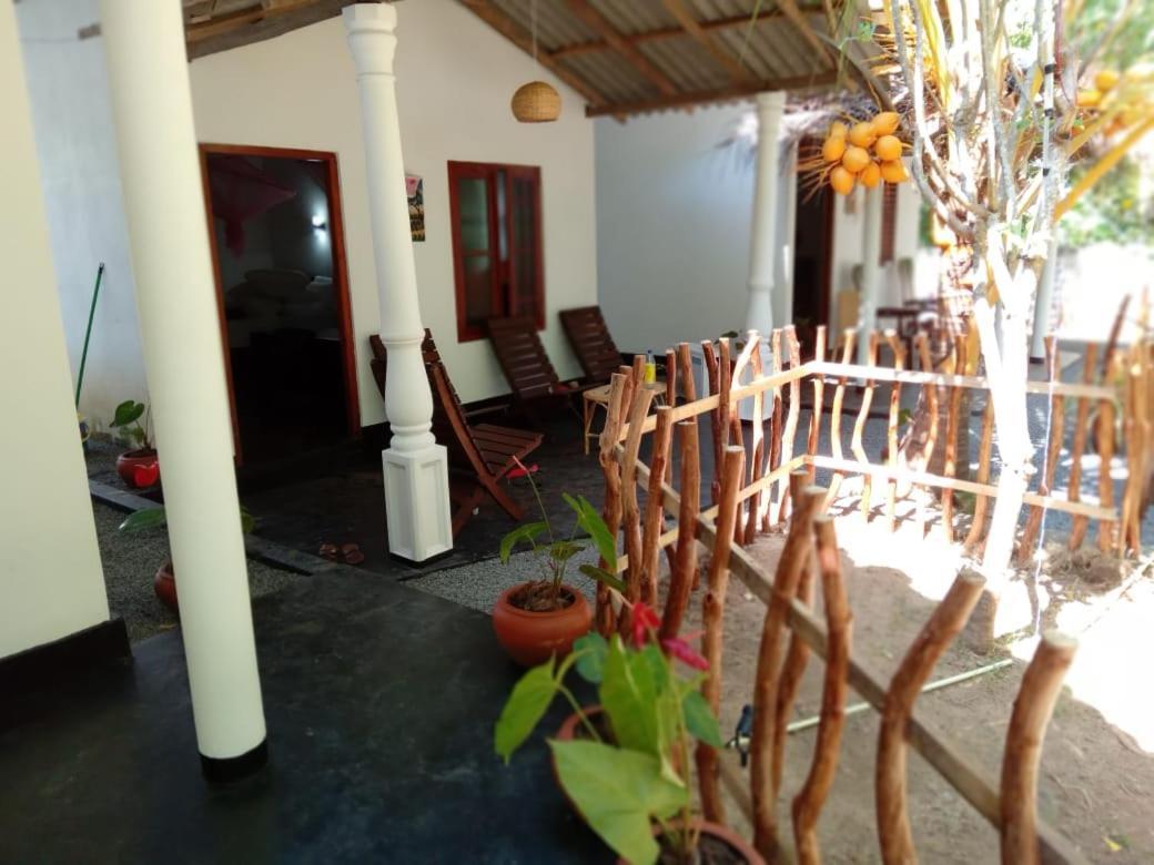 Peacock Garden Bed & Breakfast Tangalle Exterior photo