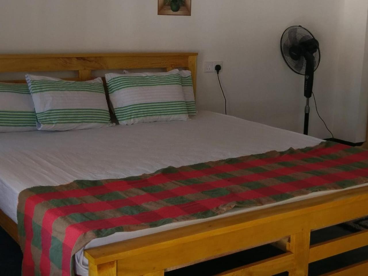 Peacock Garden Bed & Breakfast Tangalle Exterior photo
